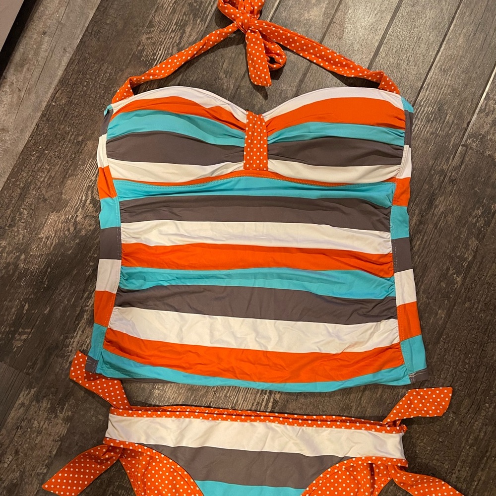 Tommy Bahama Tankini.  Like new!  Size XL.